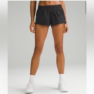 lululemon hotty hot low rise lines short 2.5” size 6